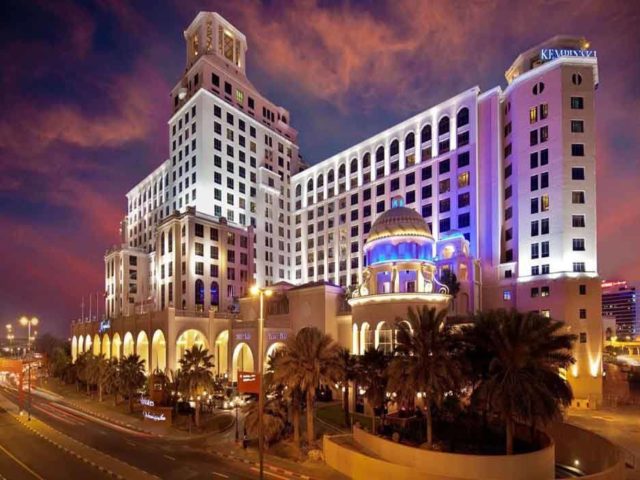 http://horizont.net.ua/wp-content/uploads/2015/12/Mall-of-the-Emirates1-640x480.jpg